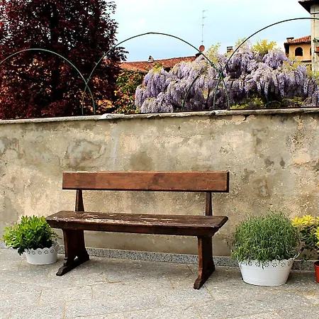 Del Piazzo Bed and Breakfast Μπιέλλα