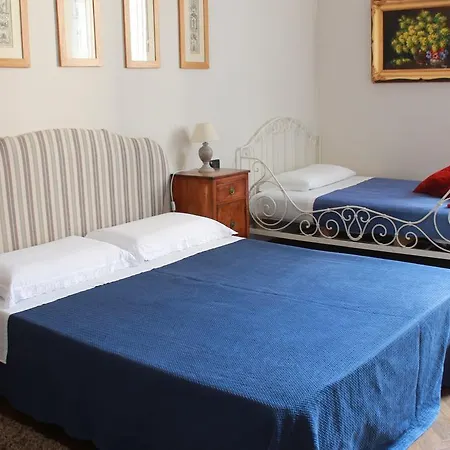 Del Piazzo Bed and Breakfast Μπιέλλα
